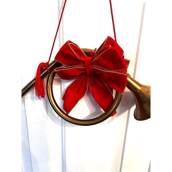 French horn Christmas decor, gold horns with removable bow - Picture 1 of 5